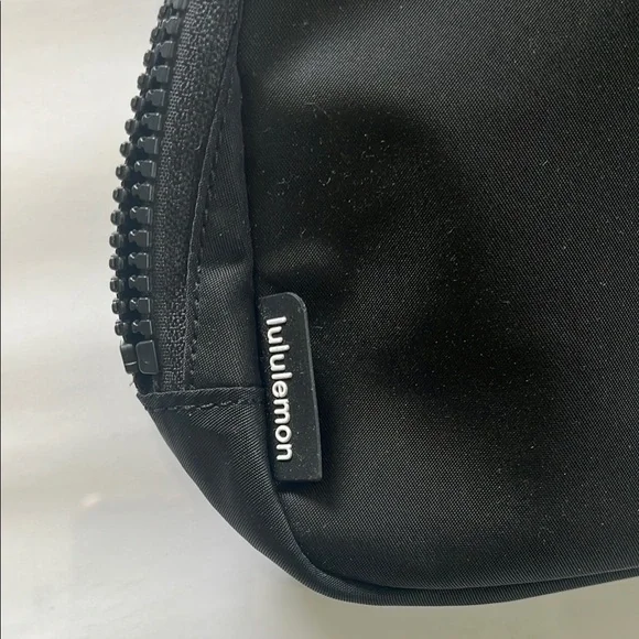 Lululemon Everywhere Belt Bag - Picture 2 of 12